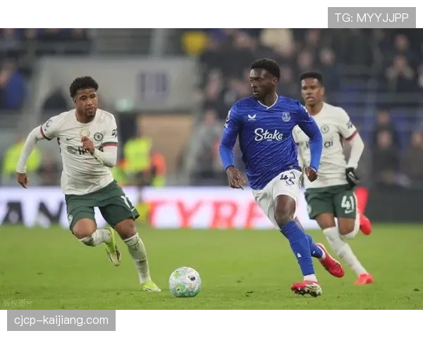 切尔西防线被反击打穿 0-3埃弗顿暴露防守组织混乱